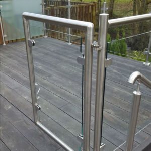 Cầu thang lan can inox kính 3