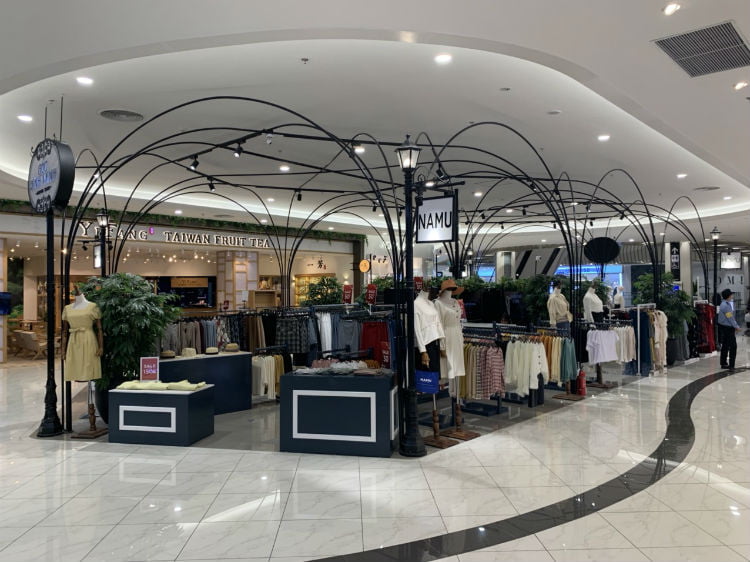 khung thep trang tri quay hang cho sieu thi aeon 4